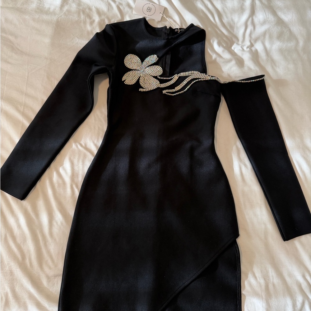 BELLA BARNETT ✨ - Black Asymmetrical Dress with Rhinestone Flower